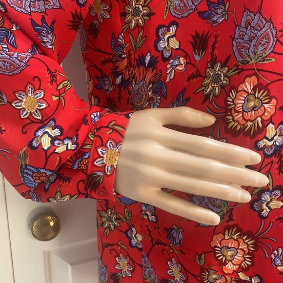 NWT Chelsea & Theodore Womens L Red Floral Print Blouse. Long sleeve. scoop - Picture 5 of 11